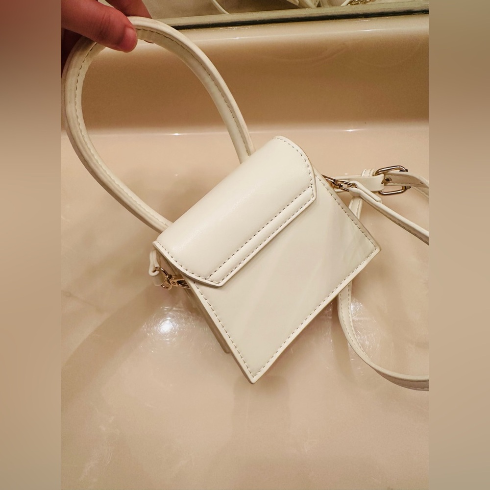 Le Chiquito mini top handle bag in white leather. - Picture 5 of 9